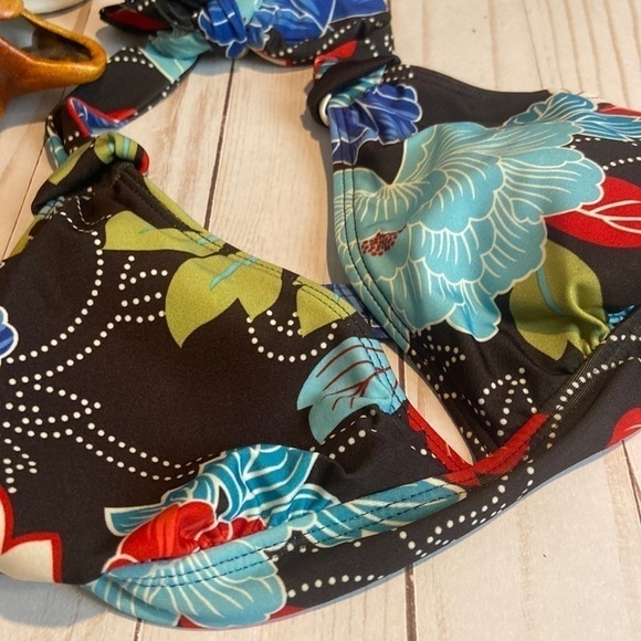 Daisy Fuenes Floral Bikini Top​ - Picture 2 of 7